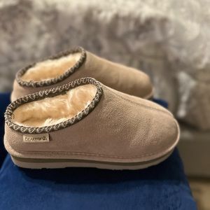 NWOT Mule Fur Slippers